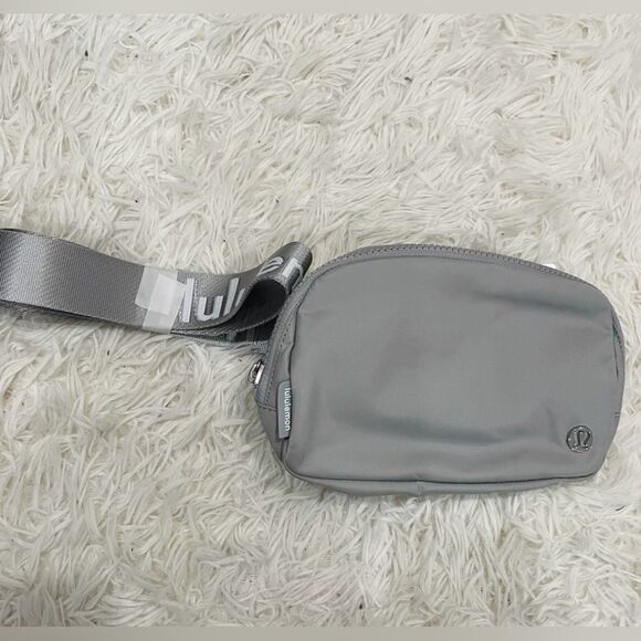 NWT lululemon everywhere belt bag silver drop white wordmark extended strap,gray - Picture 1 of 5